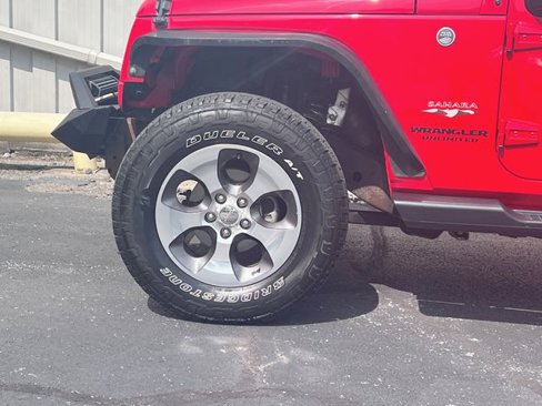 Used 2016 Jeep Wrangler Unlimited Sahara w/ Connectivity Group image 17