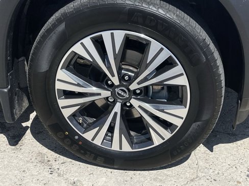 Used 2023 Nissan Rogue SV image 31