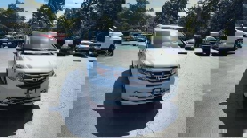 Used 2015 Honda Odyssey Touring Elite image 2