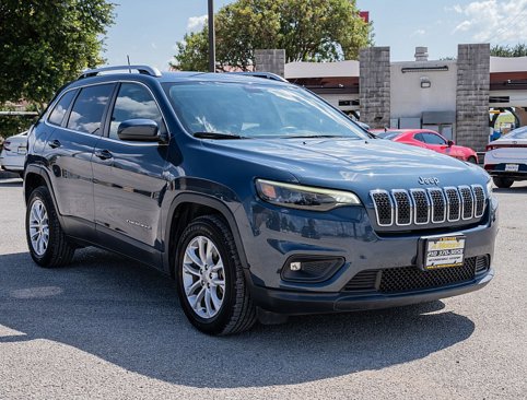 Used 2019 Jeep Cherokee Latitude w/ Popular Appearance Group image 3