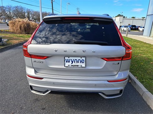 Used 2022 Volvo XC60 B6 R-Design w/ Advanced Package image 6