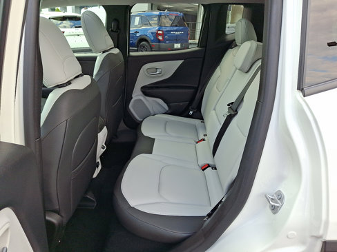 Used 2020 Jeep Renegade Limited w/ UConnect 8.4 Nav Group image 10