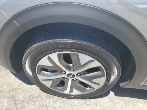 Used 2022 Kia Niro EX image 28