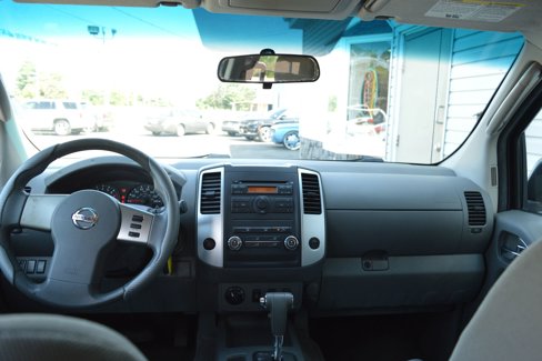 Used 2010 Nissan Frontier SE image 31
