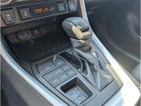 Used 2022 Toyota RAV4 XLE w/ Convenience Package image 23
