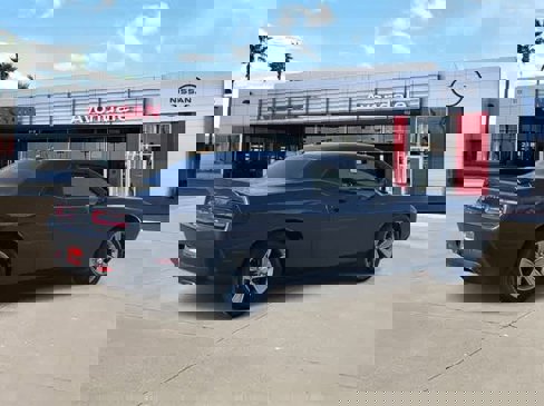 Used 2019 Dodge Challenger SXT image 6