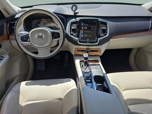 Used 2021 Volvo XC90 T6 Momentum image 14
