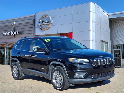 Used 2019 Jeep Cherokee Latitude Plus image 1