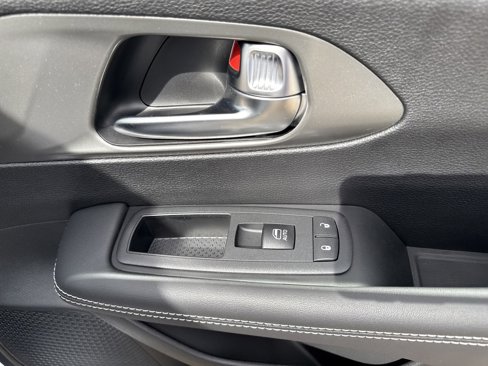 New 2025 Chrysler Pacifica Select image 25