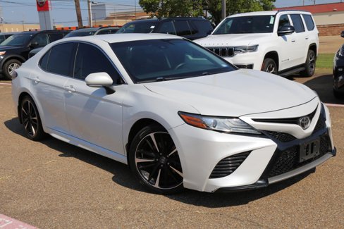 Used 2018 Toyota Camry XSE image 1