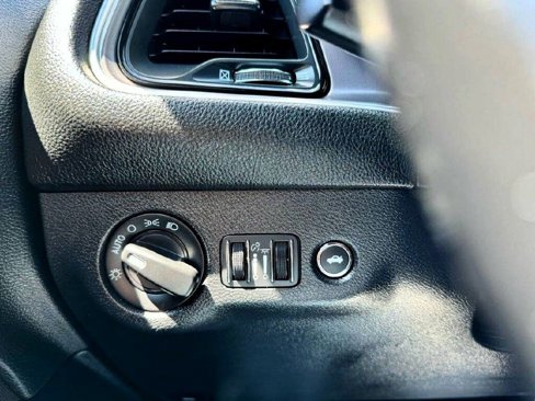 Used 2021 Dodge Challenger SXT image 17