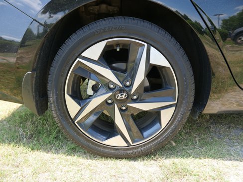 Used 2023 Hyundai Elantra Limited image 11