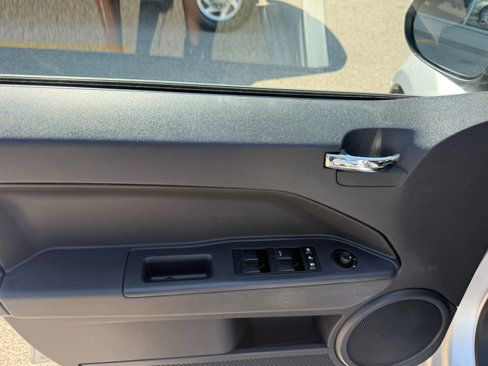 Used 2009 Dodge Caliber SXT image 9