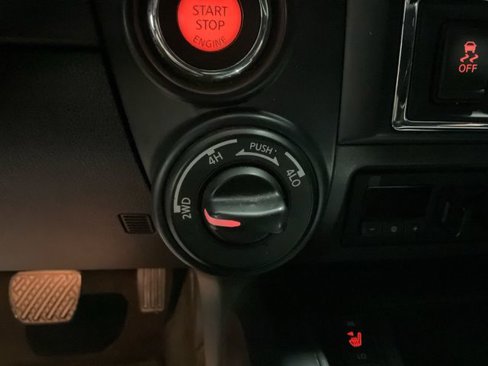 Used 2018 Nissan Titan SL w/ Midnight Edition image 30