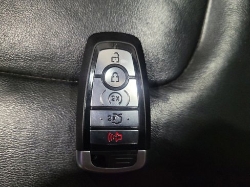 Used 2020 Ford Edge Titanium image 32
