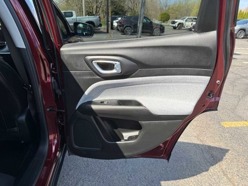 Used 2022 Jeep Compass Latitude image 29