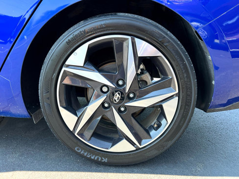 Used 2021 Hyundai Elantra Limited image 17