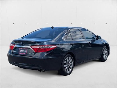 Used 2017 Toyota Camry XLE image 5