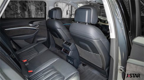 Used 2019 Audi e-tron Prestige w/ Prestige Package image 18