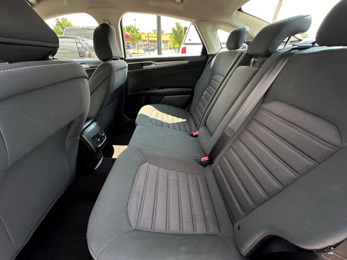 Used 2020 Ford Fusion SE image 9