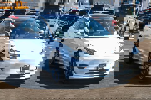 Used 2019 Tesla Model 3 Standard Range image 3