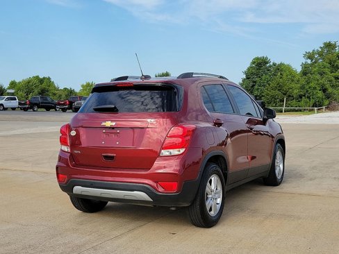 Used 2021 Chevrolet Trax LT w/ LT Convenience Package image 5