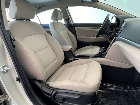 Used 2017 Hyundai Elantra SE image 12