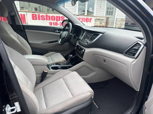 Used 2016 Hyundai Tucson Sport image 9