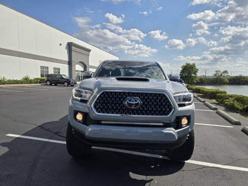 Used 2018 Toyota Tacoma TRD Sport image 15