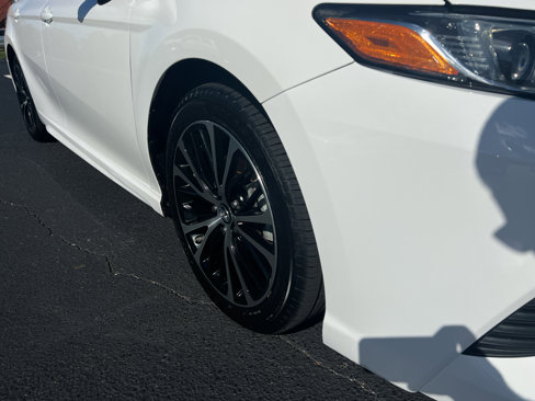 Used 2018 Toyota Camry SE image 16