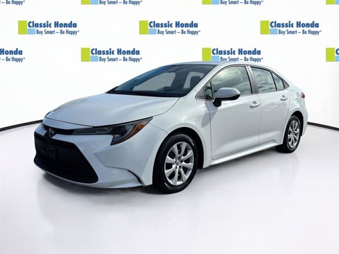 Used 2024 Toyota Corolla LE image 3