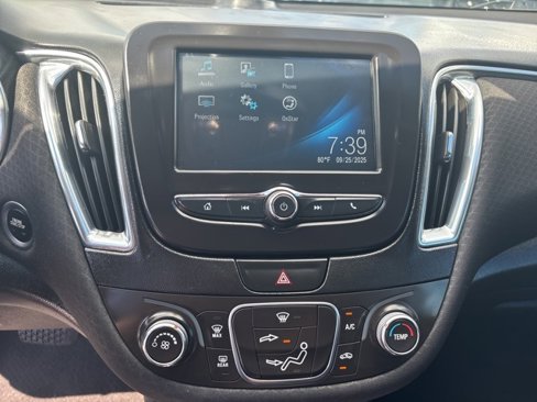 Used 2018 Chevrolet Malibu LT image 14