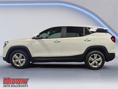 Used 2024 GMC Terrain SLE image 2