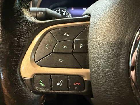 Used 2017 Jeep Renegade Limited image 14