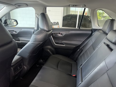 Used 2022 Toyota RAV4 XLE Premium image 22