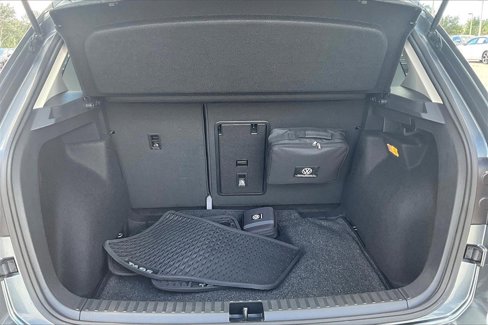 Certified 2023 Volkswagen Taos SE w/ Panoramic Sunroof Package image 15