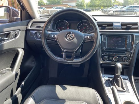 Used 2018 Volkswagen Passat 2.0T SE image 14