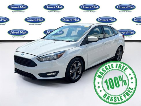 Used 2018 Ford Focus SE w/ SE Appearance Package image 3
