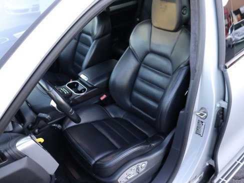 Used 2013 Porsche Cayenne Turbo image 25