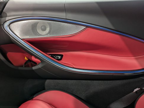 New 2025 McLaren Artura image 16
