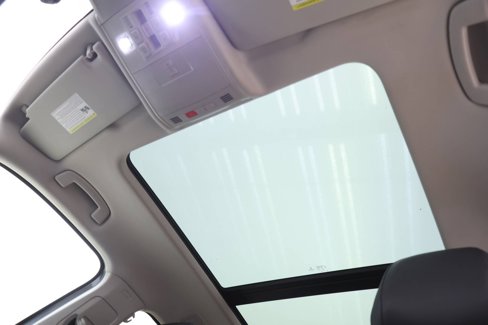 Used 2019 Volkswagen Tiguan SEL Premium image 15