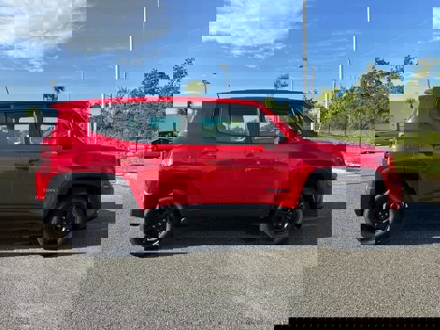 Used 2022 Jeep Renegade Sport image 3