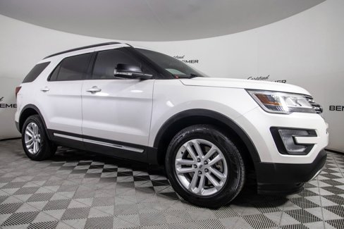 Used 2016 Ford Explorer XLT image 3