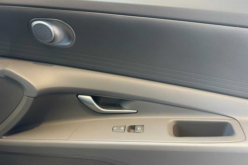 Certified 2025 Hyundai Elantra SE image 21