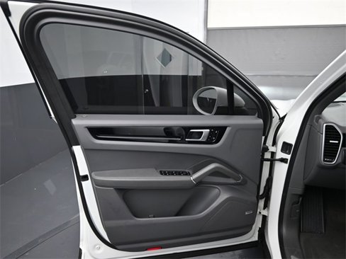 Certified 2021 Porsche Cayenne image 7