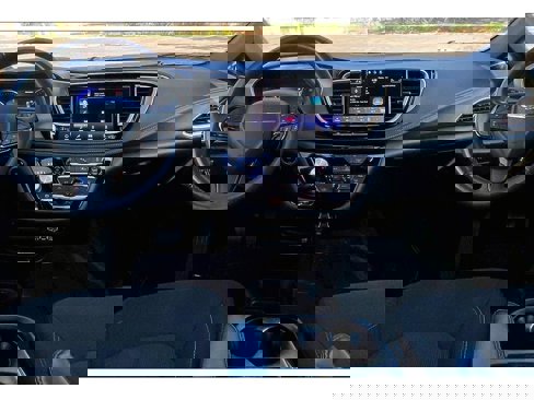 Used 2022 Chrysler Pacifica Touring image 16