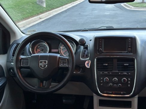 Used 2018 Dodge Grand Caravan SE image 25