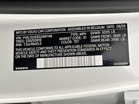 Certified 2025 Volvo XC40 B5 Plus image 30