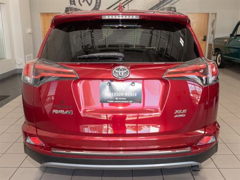 Used 2018 Toyota RAV4 XLE image 19