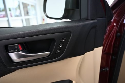 Used 2018 Toyota Highlander Limited Platinum image 27
